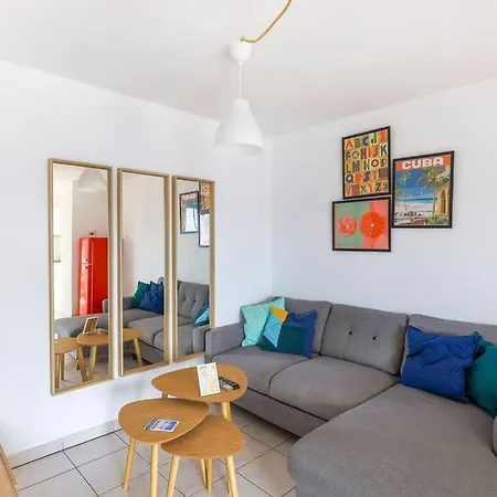 Au Bord Du Canal, Calme Et Lumineux